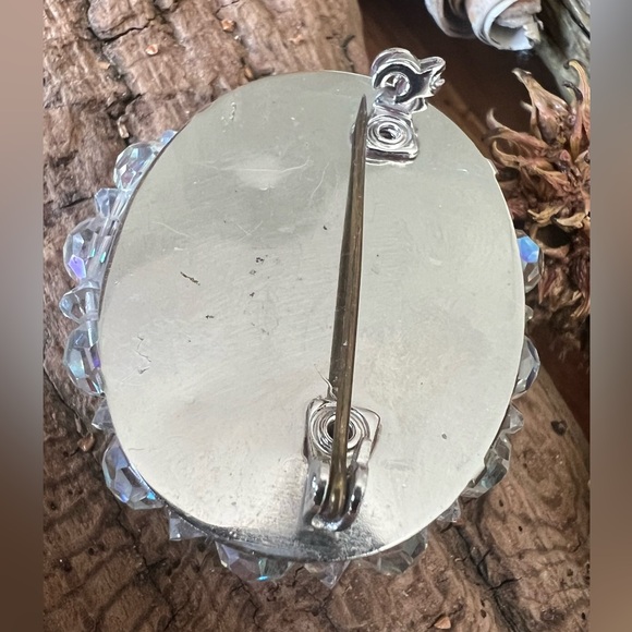 AB Aurora Borealis Oval Brooch Austrian Crystals Cluster pin 1.5” sparkly brooch - Picture 3 of 3